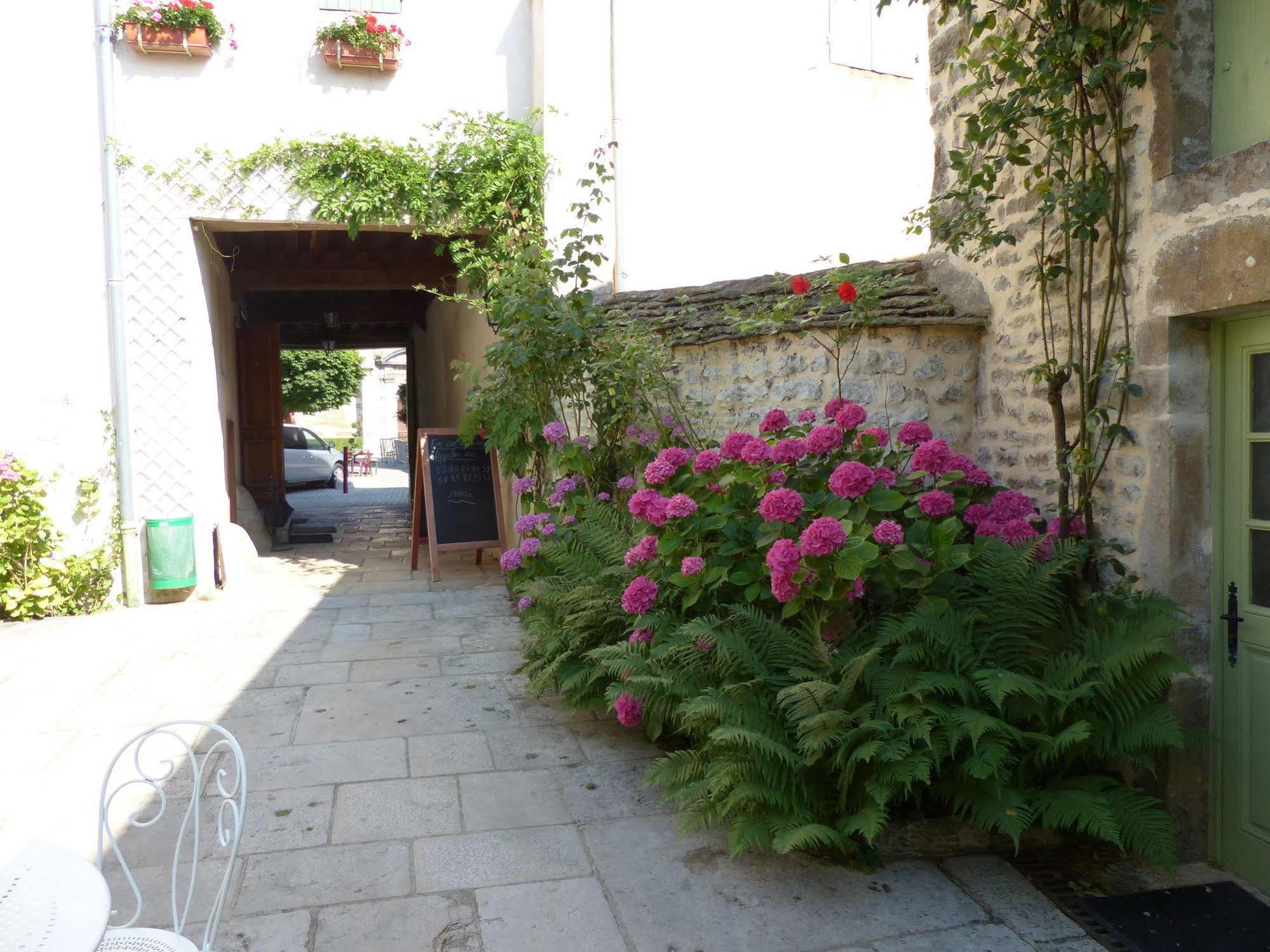 Hotel De La Halle Nolay  Dış mekan fotoğraf
