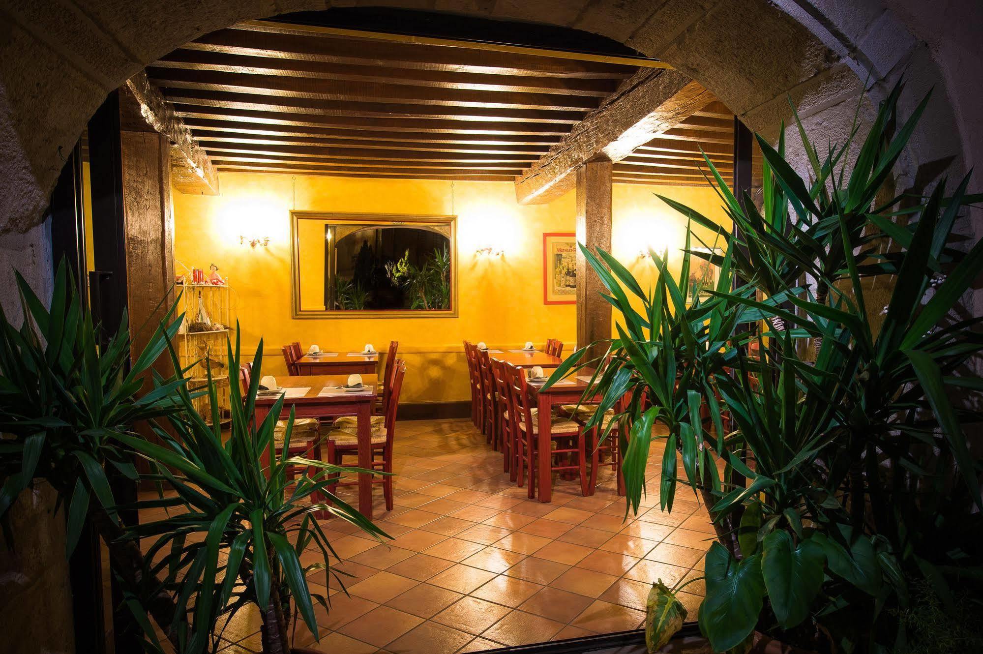 Hotel De La Halle Nolay  Dış mekan fotoğraf